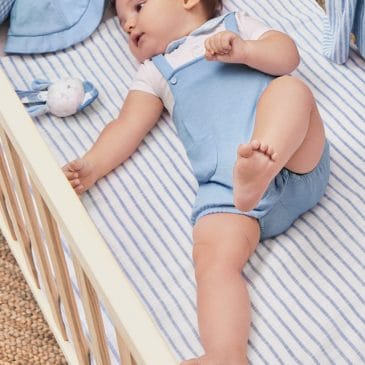 Pelele Con Gorro Tono Celeste. Mayoral.