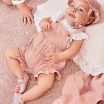 Conjunto Peto Pantalon Lino, Camiseta y Gorro. Mayoral.