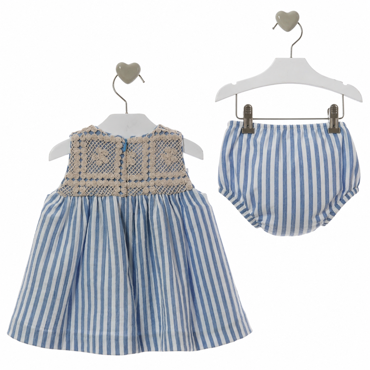 Espalda del jesusito bebé niña Nagare de Marta y Paula en azul cielo con braguita a juego. Espalda jesusito bebé niña azul de rayas colección Nagare Marta y Paula con braguita cubrepañal